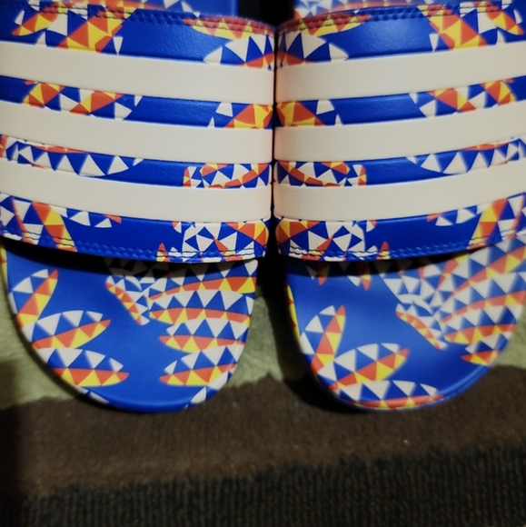 NWT Women's Size 10 Adidas Adilette Sandals - Picture 2 of 4